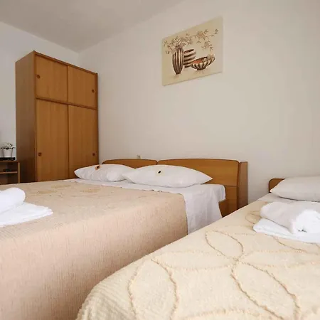 In - Insel Iz 53385 Mali Iž