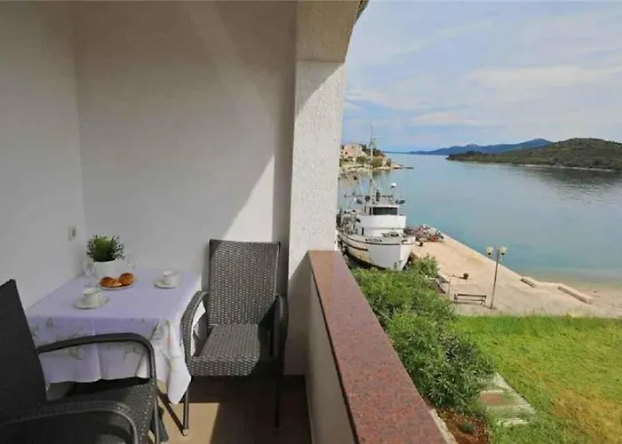 Апартаменты In - Insel Iz 53385 Мали Иж